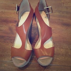 Jessica Simpson pumps 6m